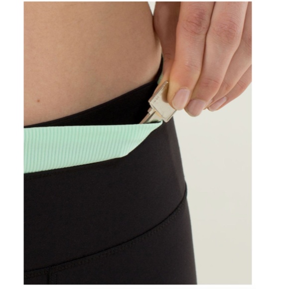 LULULEMON Roll Out Crop Black/Fresh Teal Size 10 - Picture 2 of 15